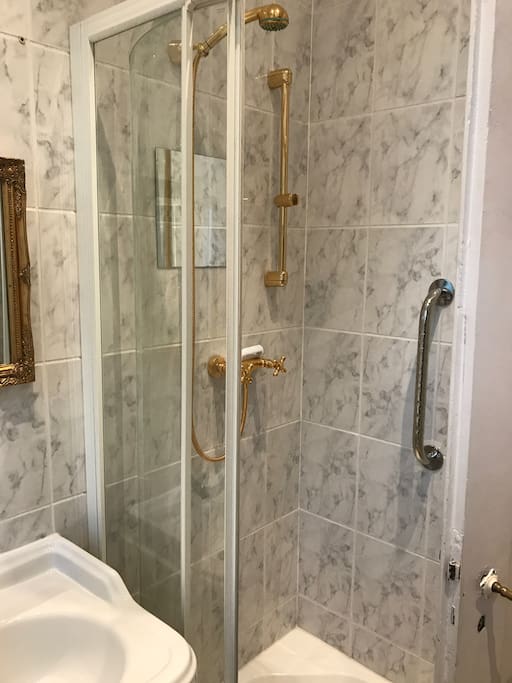 Bad mit Dusche