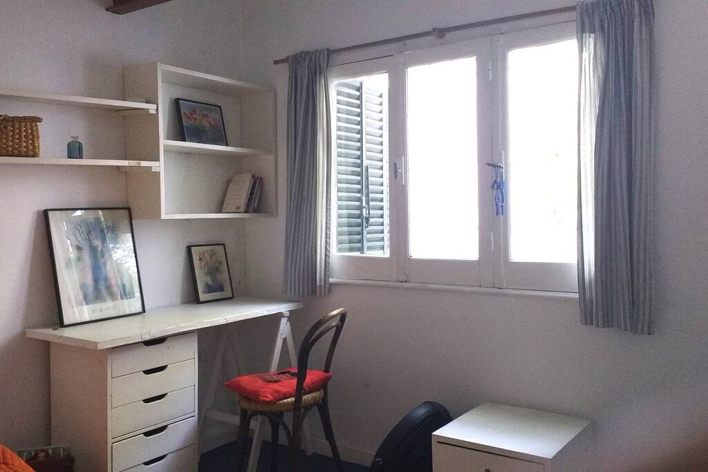 BIG DESK FOR JOB OR STUDY AND OPEN VIEW