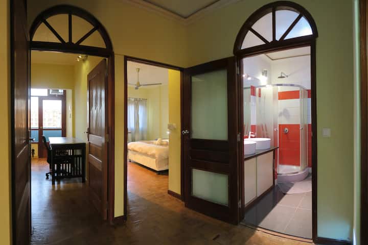 Korridor drejt dhomës së gjumit 2+3 dhe banjë kryesore e përbashkët