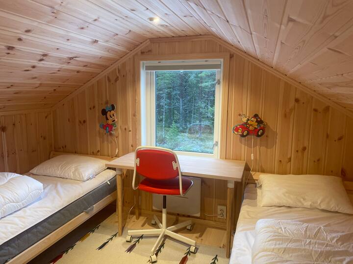 ห้องนอน #4 มีเตียงเดี่ยวสองเตียง (90 ซม.)