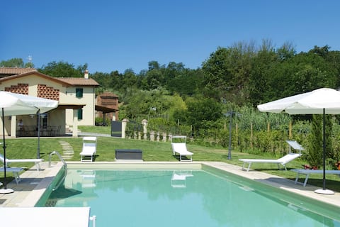 Farmhouse , pool, 13 px. Lucca 10km