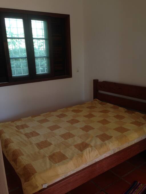 Quarto de casal (banheiro compartilhado com outro quarto)