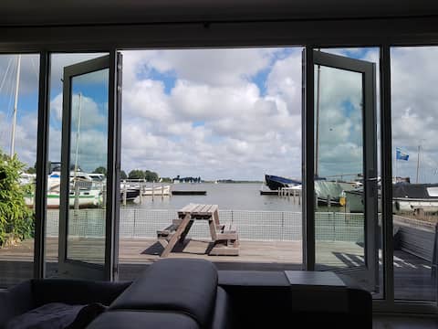 Waarzinnig uitzicht, heerlijk huis aan het meer