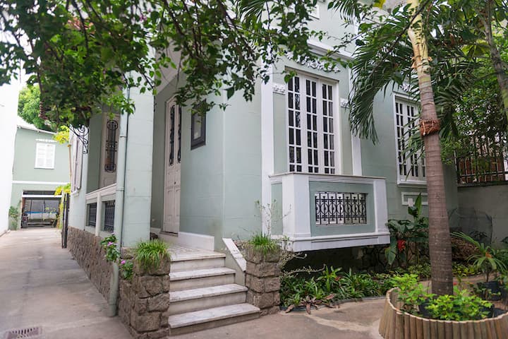 Beautiful 1920 House With Big Yard - Rio de Janeiro