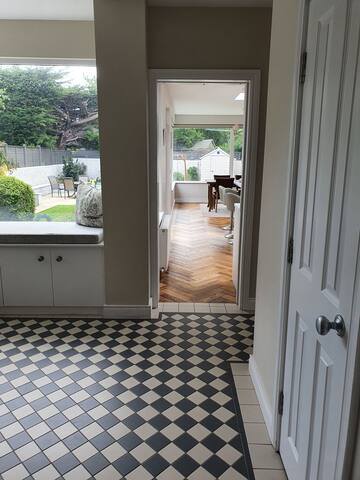 Blackrock near the sea large home and garden gallery image 5