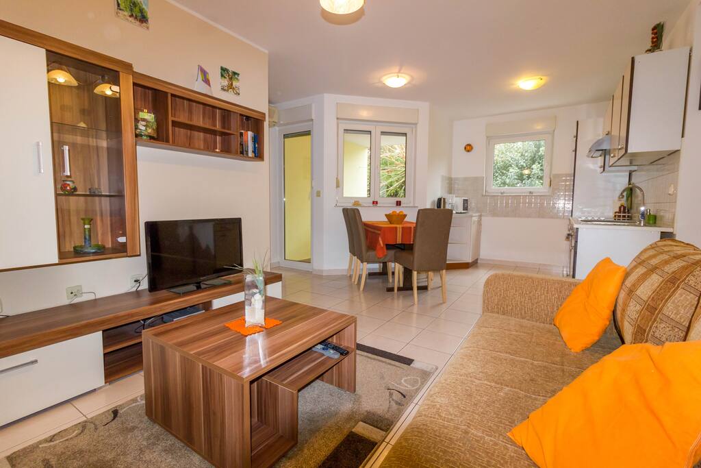Living room & kitchen