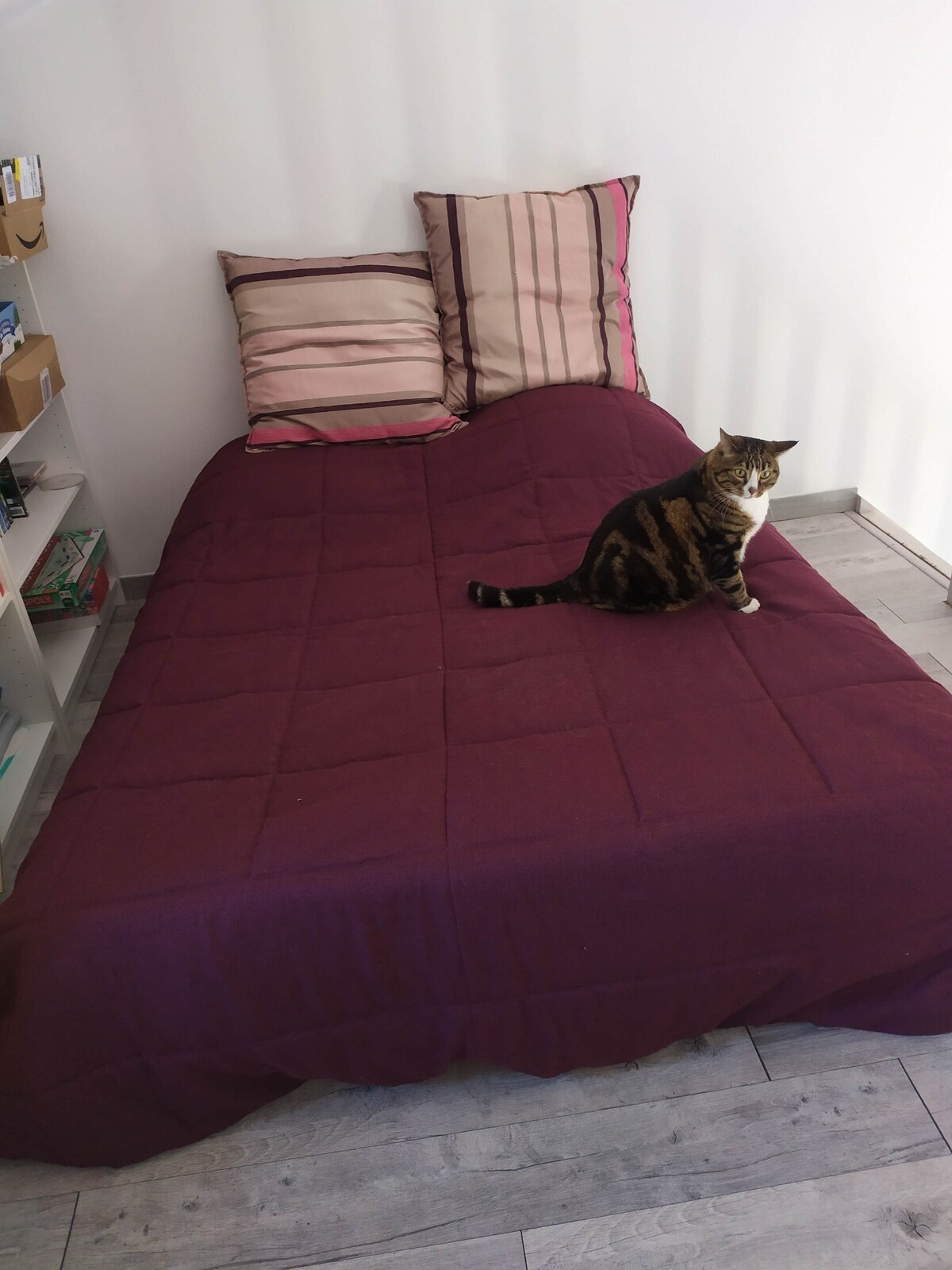 140 camas en el mezzanine. En el mezzanine puedes estar de pie 