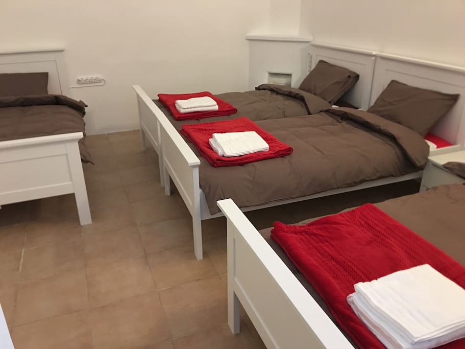 SAMPLE SHARING ROOM