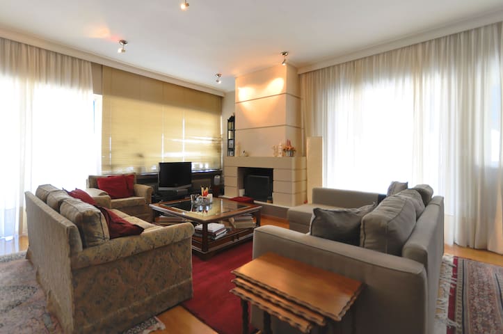 Luxurious Penthouse- Business ready!!!