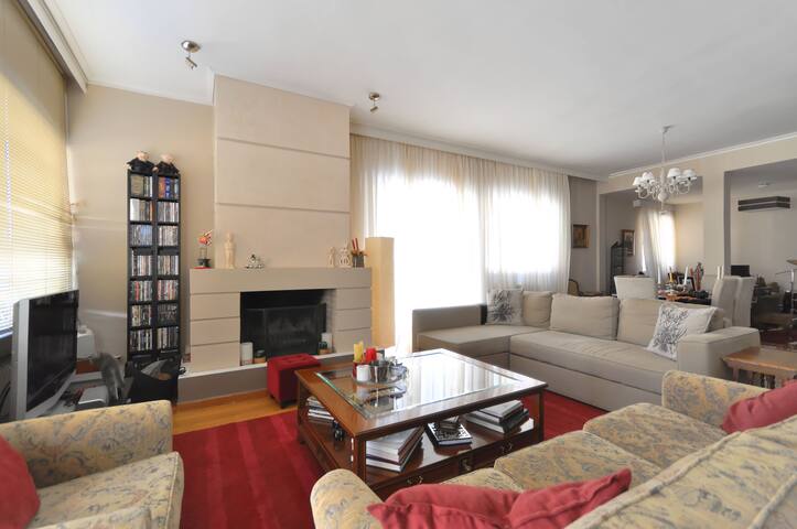 Luxurious Penthouse- Business ready!!! gallery image 2