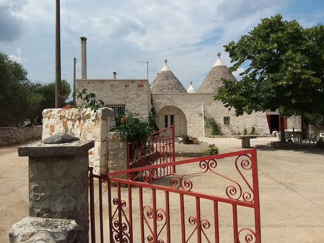 TRULLI L’UTOPIA DI ANNY