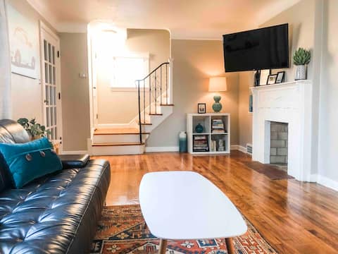 Stylish&Bright 4BR w/Sun Deck-Close To Everything!