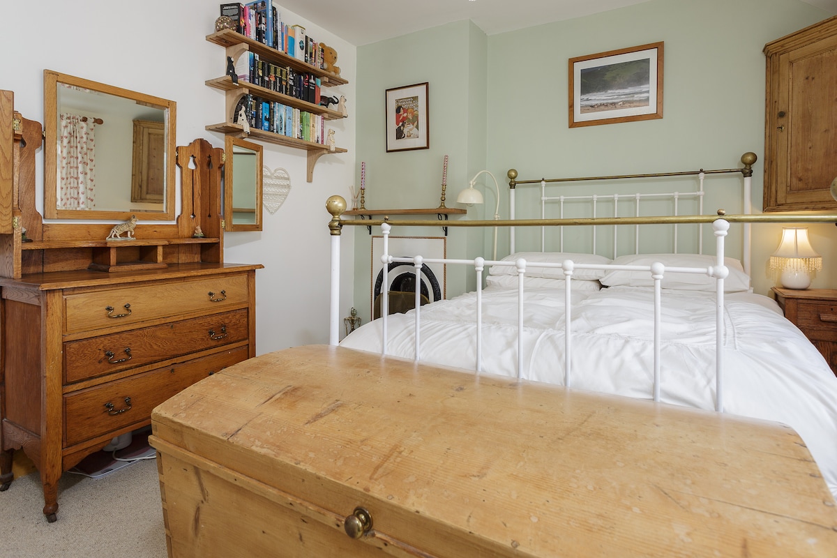 Chumba bora cha kulala chenye droo 3 na kabati la sakafu hadi dari