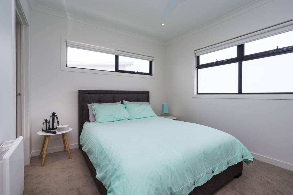 ห้องนอนใหญ่พร้อมห้องน้ำในตัว