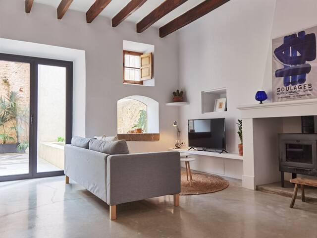 Casa rústica de diseño con piscina