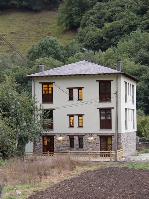 Casa Muniellos, next to the forest
