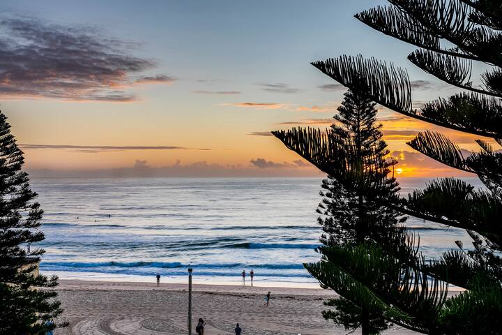 Absolute beachfront luxury Manly apartment gallery image 2