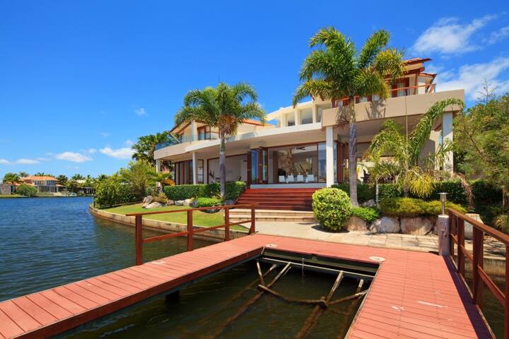 Lux & Lifestyle Noosa Waters gallery image 3