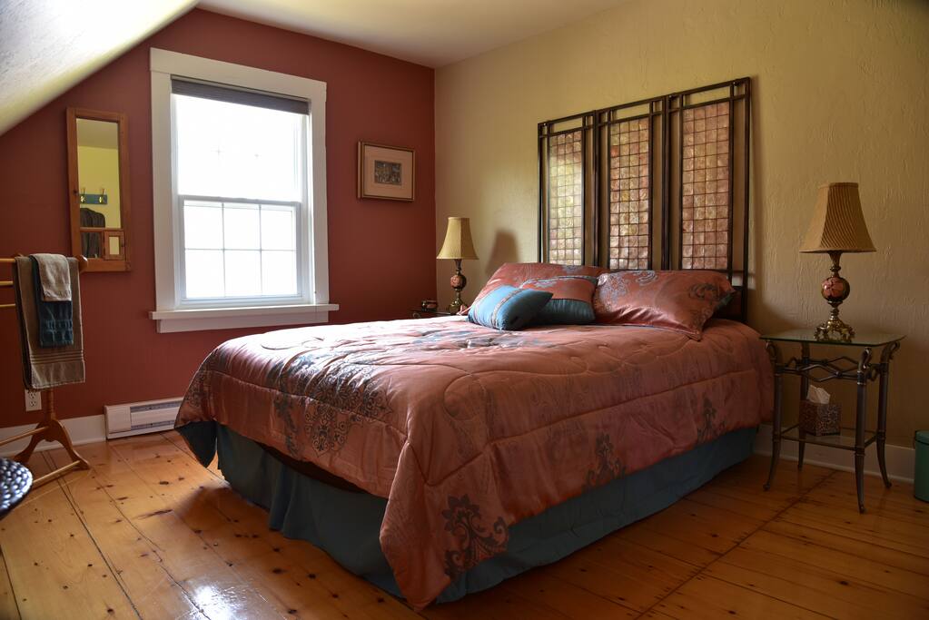 Chambre la Stéphanoise, lit queen