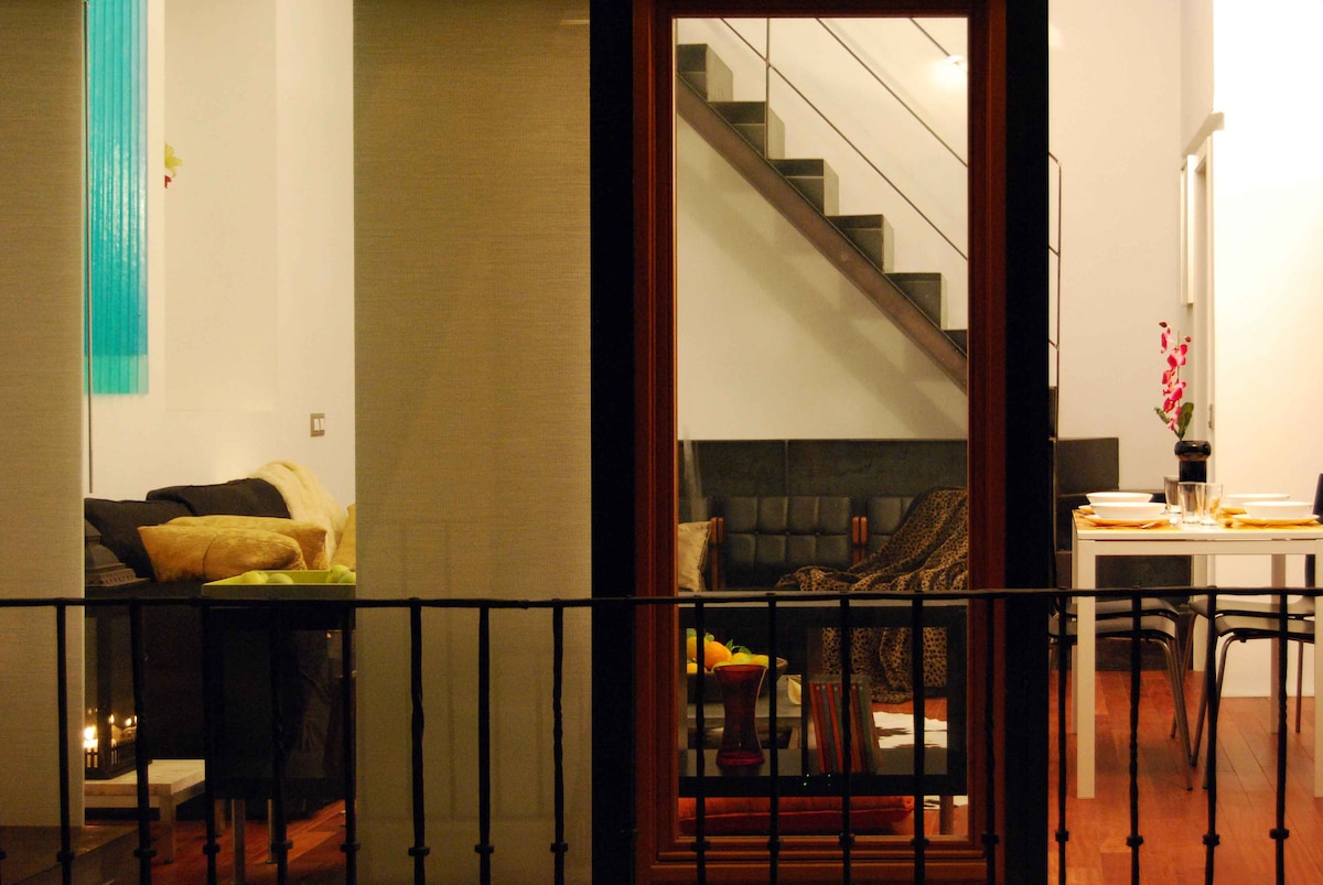 Popular Airbnb listing: Charming 3-storey flat with terrace, city centre in Feria