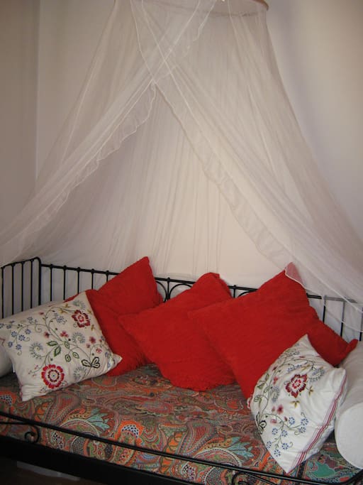bedroom with 2
single beds