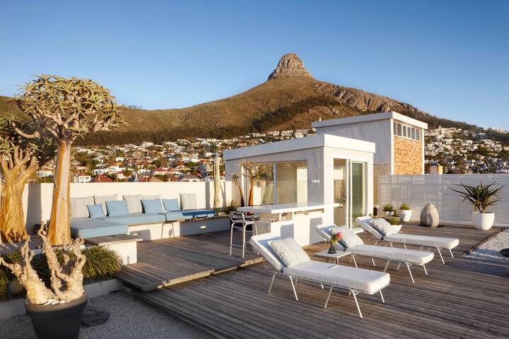 Q PENTHOUSE Art & Design ZEN gallery image 2