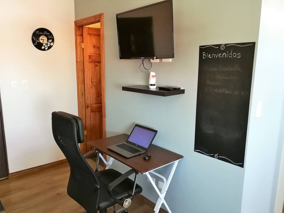 TV and sofa coach confortable living room!