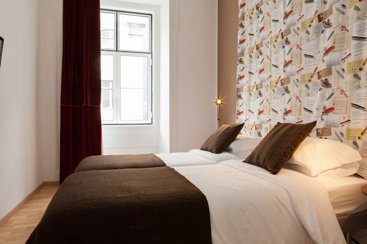 Lisbon Heart - Poet Fernando Pessoa