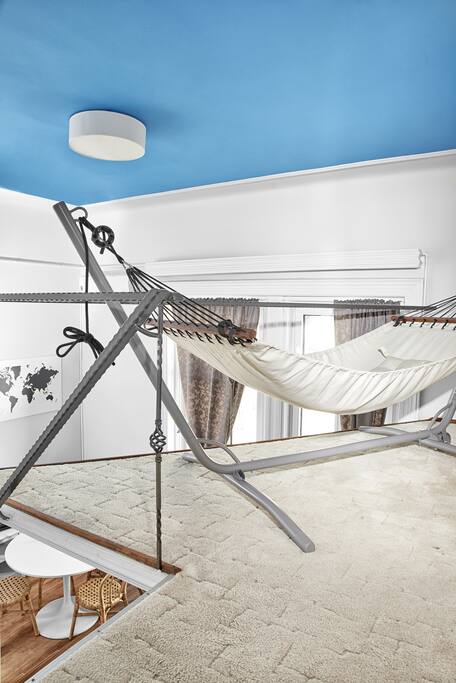 Hammock at the mezzanine level