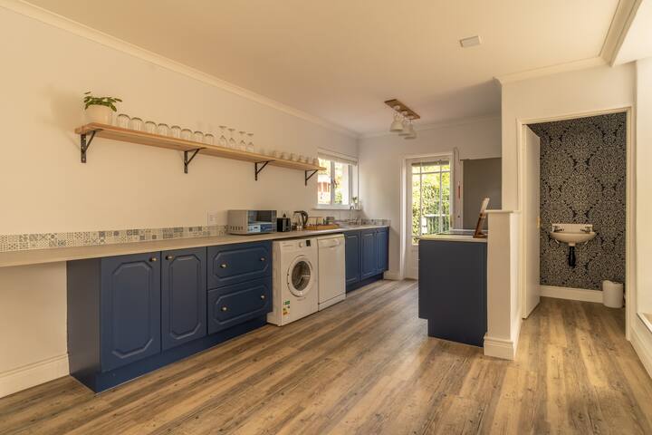 Sunny Spacious Silwood ! gallery image 4