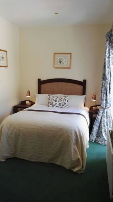 Teal - The Snug - Double Bed with Sea and Garden View Terrace. Ensuite with separate hallway.