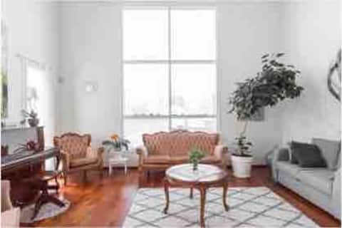 Bright spacious detached house in a quiet area