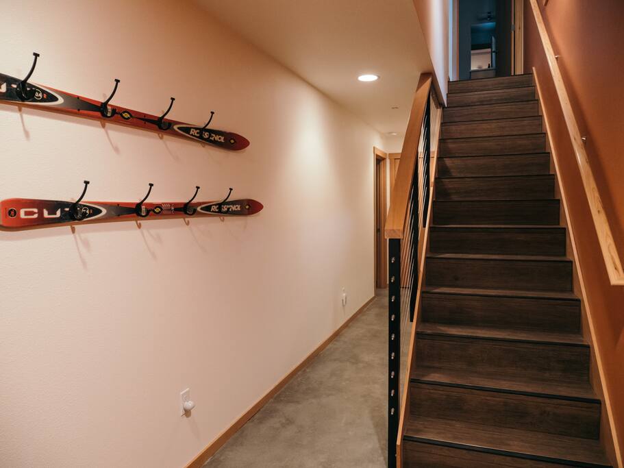 Entry Way w/Stairs to Main Level & Hall to Downstairs Bedroom / Laundry room