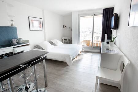 Download 4 chambres avec 4 reines dans les chambres sur la plage Free