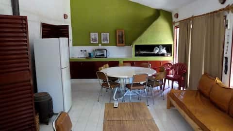 House with 3 bedrooms 3 bathrooms near downtown and river