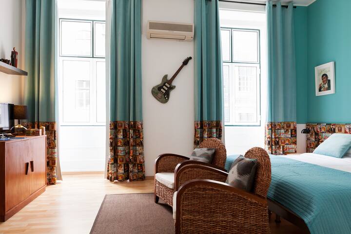 Lisbon Heart - Vintage Style