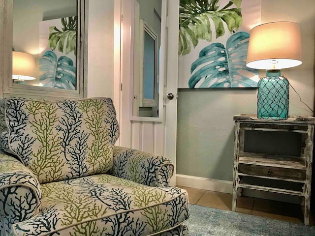 BV321 - Steps to Hangout, BEACH, FREE PARKING