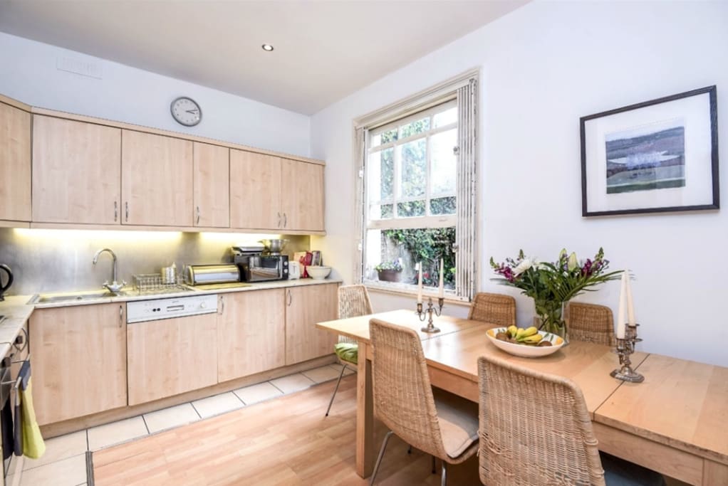 Kitchen diner overlooks the garden