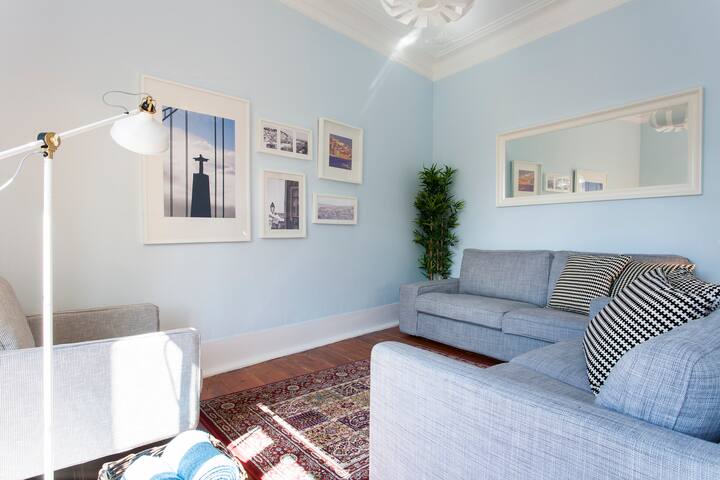 Bairro Alto Duplex with View by Central Hill gallery image 4