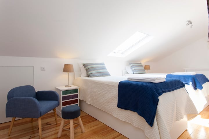 Chumba #4: Vitanda 2 vya mtu mmoja + vitanda 2 vya mtu mmoja chini ya vitanda. (Lala 4)