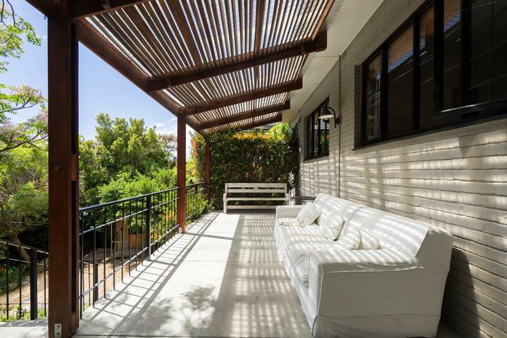 Camps Bay House with Views, Pool and leafy Garden gallery image 3