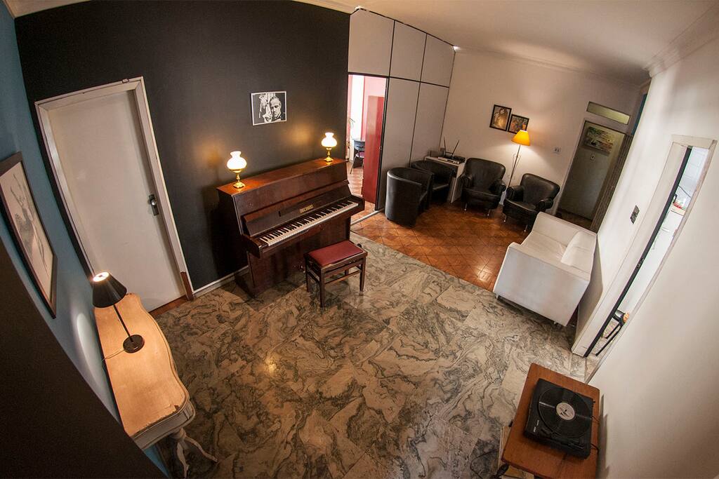 Living Room / Sala de estar