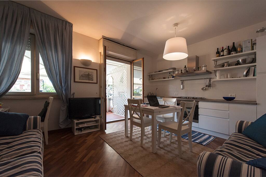 Soggiorno con cucina a vista
