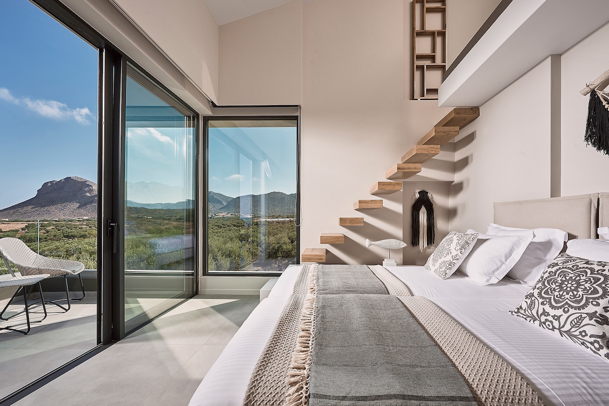 First floor bedroom with loft