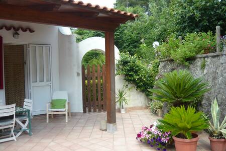 Serrara fontana sublets, short term rentals & rooms for rent ... Interni case coloniali capri