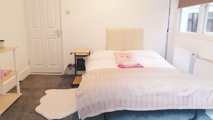 Safe Quiet Double Room For 1 Female. - Fulham