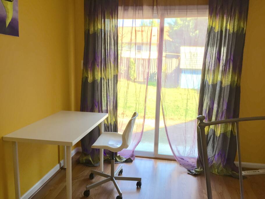 The room has a desk