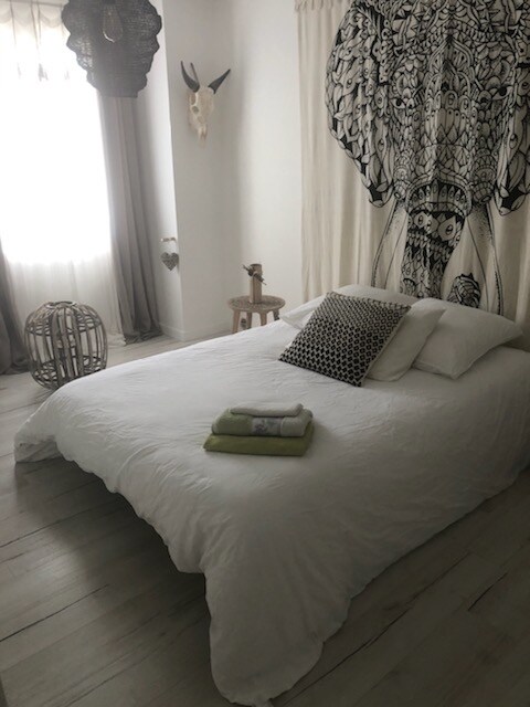 ห้องนอน 2
140 เตียง