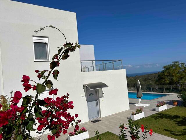 Villa Panorama Modi large pool and amazing views. gallery image 3