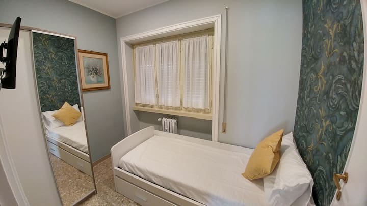 Კამერა 3 - ოთახი 3
